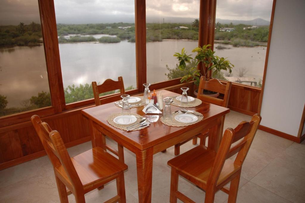Hotel La Laguna Galapagos Пуэрто-Вильямиль Экстерьер фото