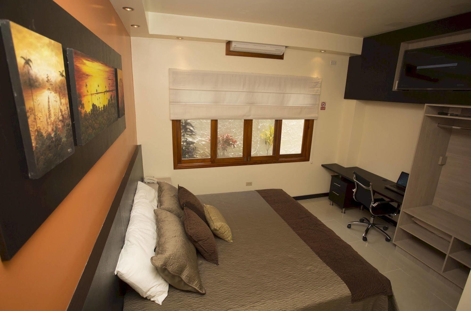 Hotel La Laguna Galapagos Пуэрто-Вильямиль Экстерьер фото