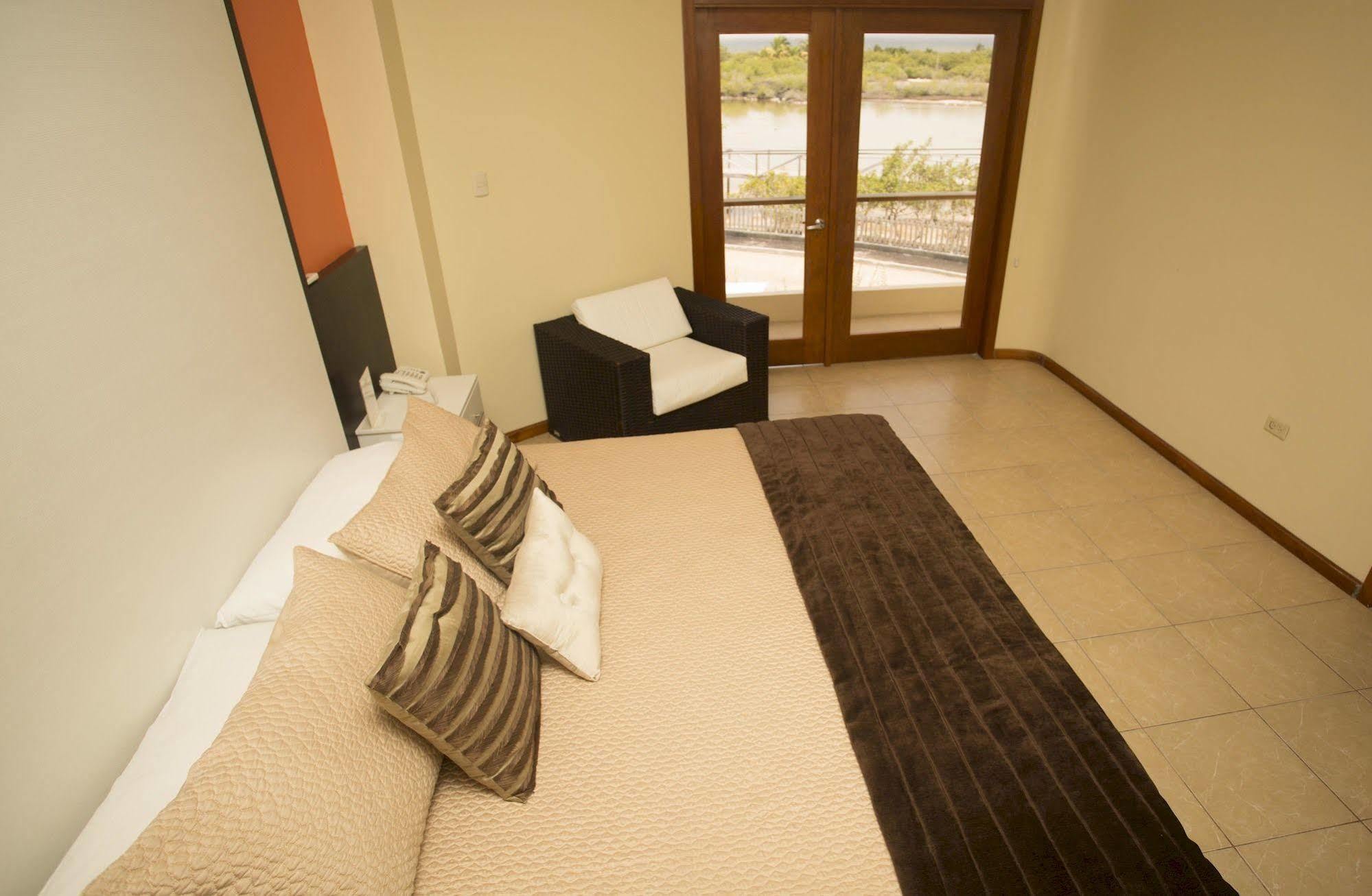 Hotel La Laguna Galapagos Пуэрто-Вильямиль Экстерьер фото