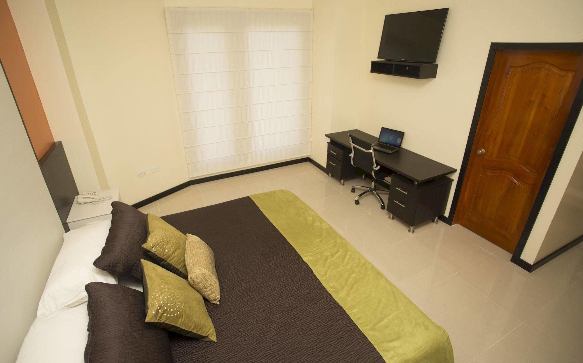 Hotel La Laguna Galapagos Пуэрто-Вильямиль Экстерьер фото